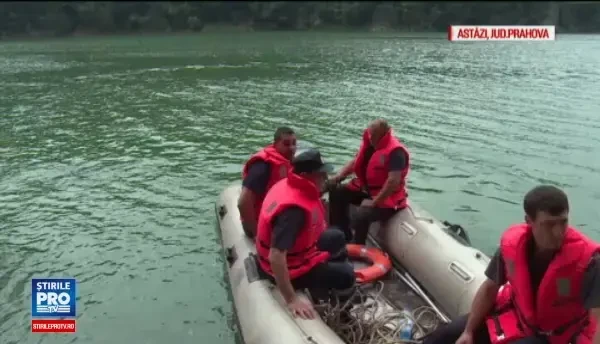 Cautarile din zona lacului Paltinu, in Prahova, unde marti a fost gasita masina abandonata a unui medic chirurg, continua