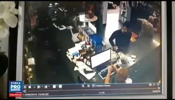 Si-a uitat telefonul pe tejghea, in farmacie, iar urmatorul client i l-a furat. Hotul, surprins de camerele de supraveghere