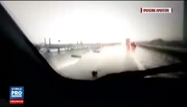 Prapad in vestul tarii, dupa codul portocaliu de vijelii. Mai tinea jumatate de ora si eram rasi de pe fata pamantului