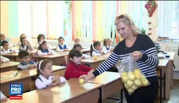 Cornul si laptele si Fructe in scoli ar putea fi transformate intr-un singur program. Ce surpriza ii asteapta pe elevi