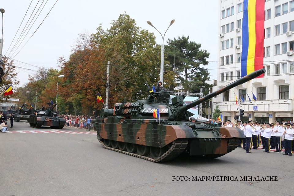 Soldati veniti din Afganistan, tunuri si blindate, pe strazile orasului Buzau. "Suntem prima linie de aparare a NATO"