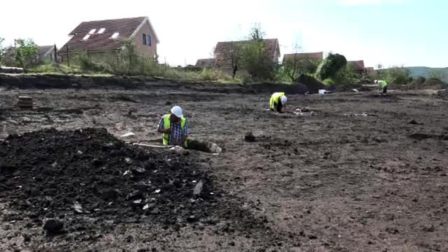 Descoperire pe un santier de langa Targu Mures. De ce un barbat a fost ingropat in pozitie chircita