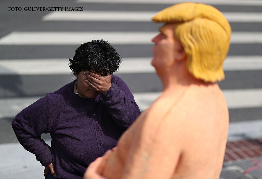 O statuie reprezentandu-l pe Donald Trump dezbracat a fost instalata de activisti in Union Square din New York, ca protest