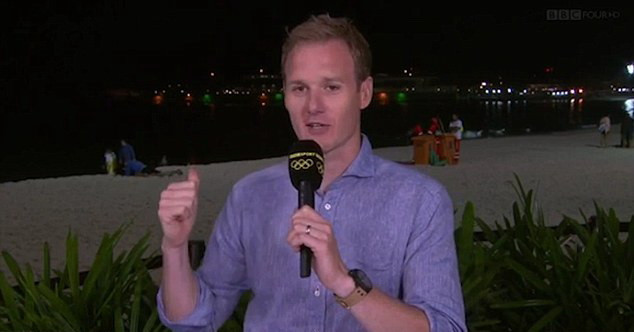 "Citesc o carte intr-o pozitie ciudata". Reactia unui prezentator BBC cand a vazut ce facea un cuplu, in spatele sau, la Rio