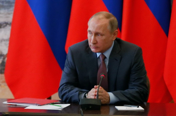 Vladimir Putin a ajuns in Crimeea. Anuntul facut de liderul de la Kremlin dupa Consiliul de Securitate al Rusiei