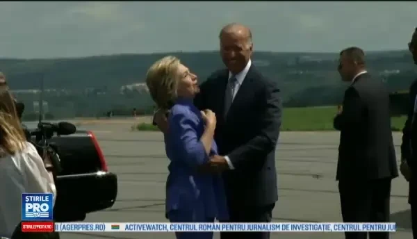 Vicepresedintele SUA, ironizat pentru imbratisarile sale lungi si momentele stanjenitoare. Ce a facut langa o adolescenta