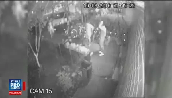 Studenti amenintati cu pistolul, in fata unui camin din Capitala. Agresorul ar fi fost deranjat de galagia facuta de tineri