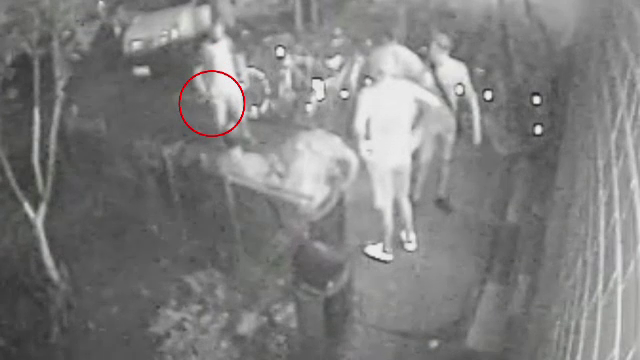 Barbatul care a amenintat cu arma cativa studenti in fata unui camin a fost retinut. Ce le-a spus anchetatorilor