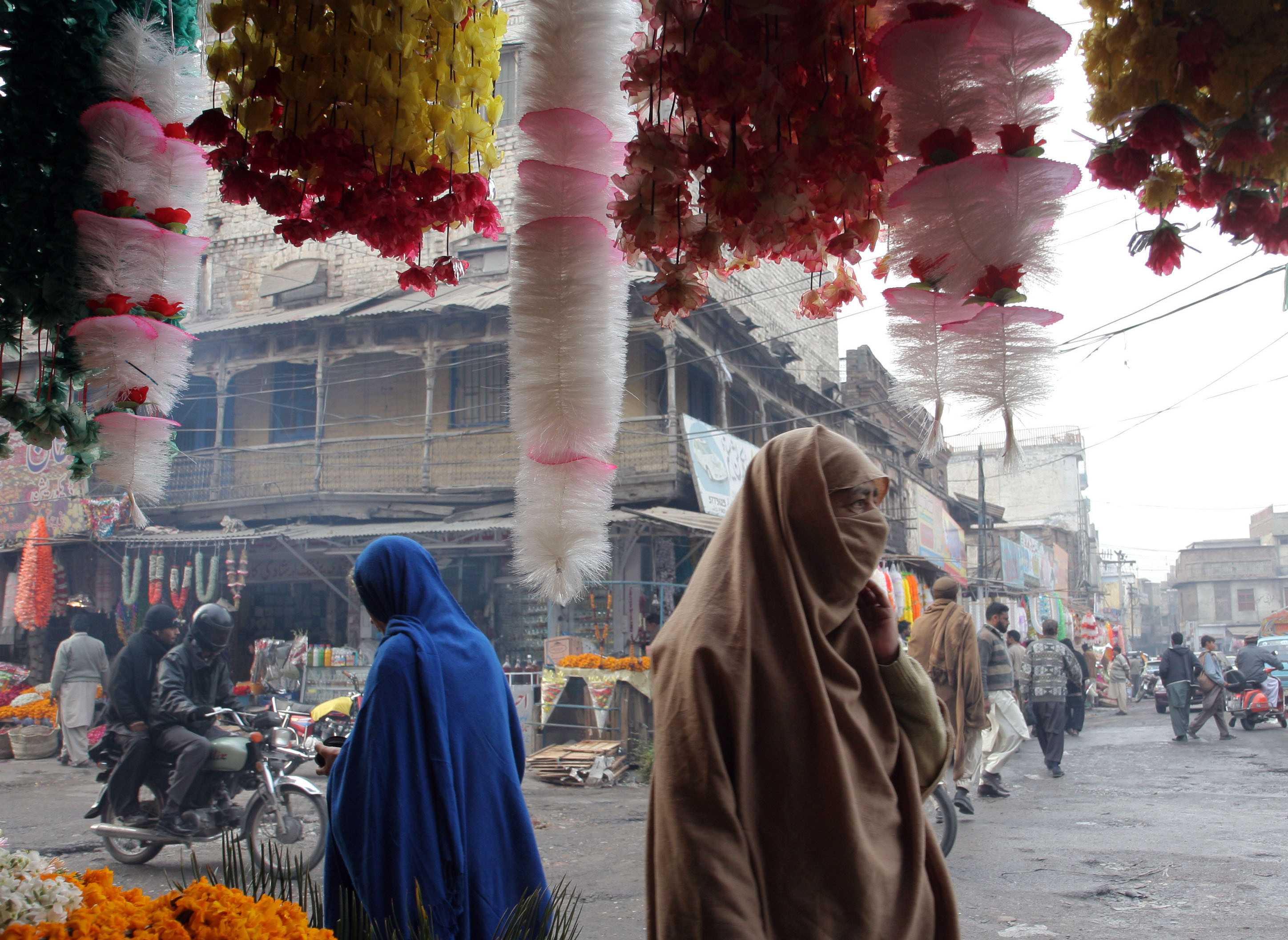 Un pakistanez a injunghiat 17 femei ca sa se razbune pe mama lui vitrega. Marturisirea tulburatoare facuta politistilor