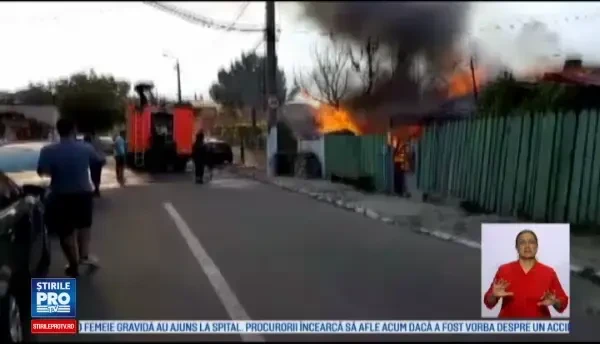 Incendiu violent in Constanta. Doua case au fost cuprinse de flacari de la o butelie defecta