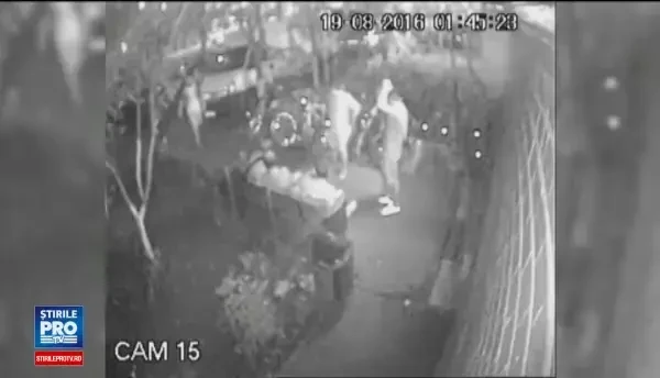 Barbatul care a amenintat cu arma cativa studenti in fata unui camin a fost retinut. Ce le-a spus anchetatorilor