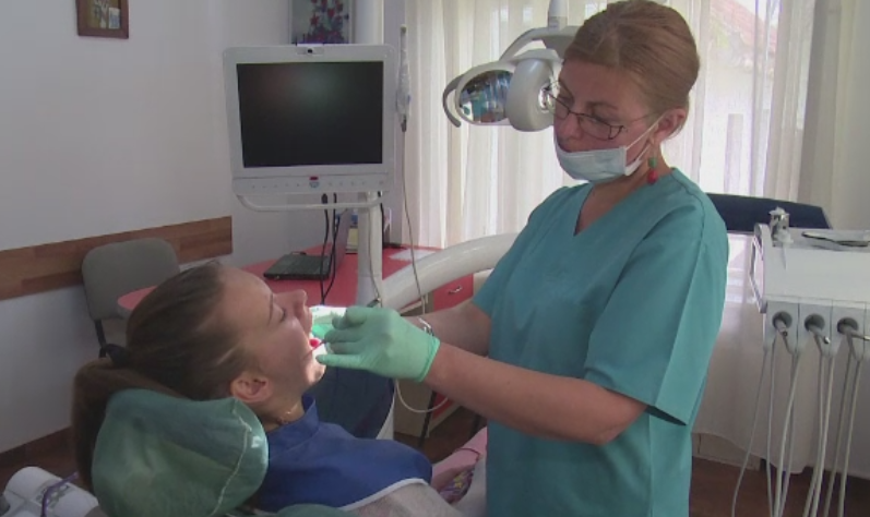 Copiii au acum dreptul la mai multe tratamente dentare gratuite, dar nu are cine sa le faca. Nemultumirile stomatologilor