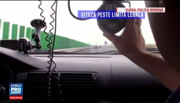 La vanatoare de greseli pe Autostrada Soarelui. Ce a patit soferul unui Aston Martin prins cu un mic defect la lumini