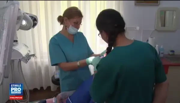 Copiii au acum dreptul la mai multe tratamente dentare gratuite, dar nu are cine sa le faca. Nemultumirile stomatologilor