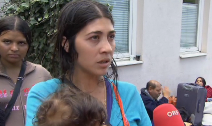 O femeie cu cetatenie romana, amendata in Austria cu 38.000 de euro dupa ce a cersit cu copilul pe strazi. Reactia tinerei