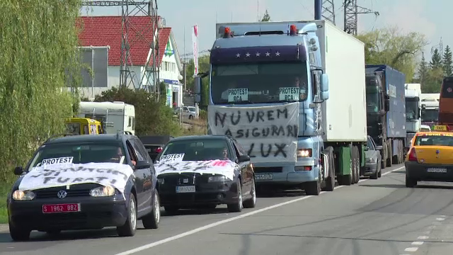 "Daca nu vor micsora polita, vom da faliment". Zeci de transportatori au protestat impotriva maririi RCA