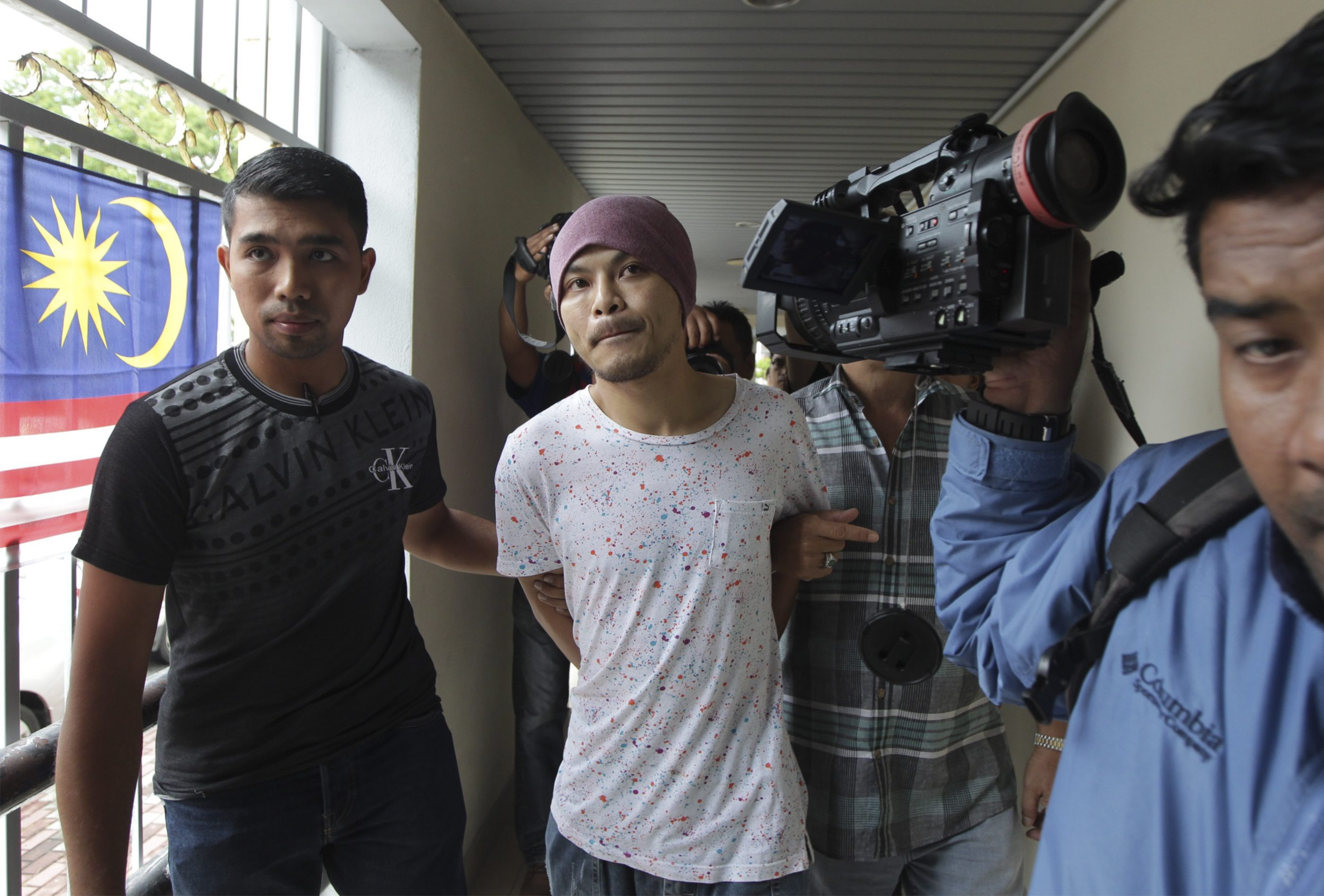 Un rapper celebru din Malaysia a fost arestat pentru ca a "insultat islamul". Ipostaza in care s-a filmat