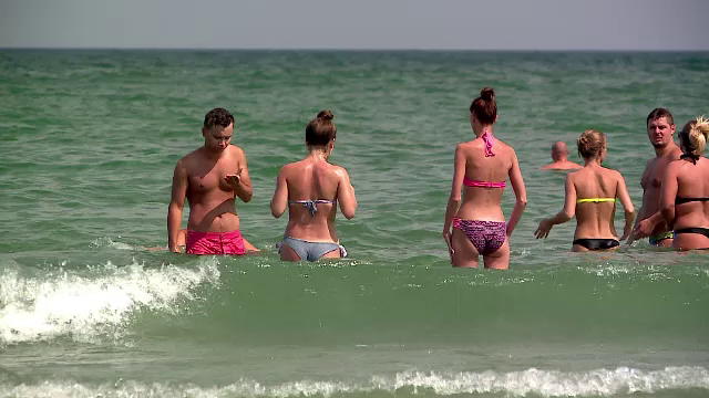 In varf de sezon, o camera la un hotel de 3 stele costa 500 de lei pe noapte. Care va fi pretul de la 1 septembrie