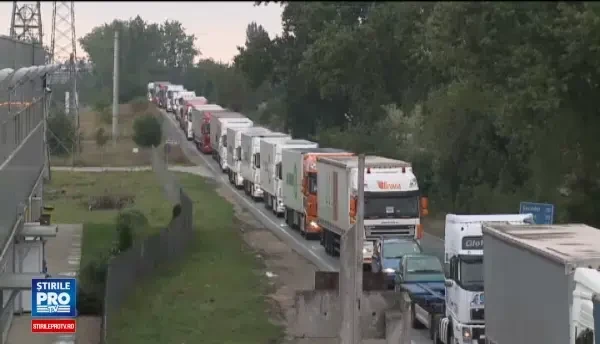 Daca nu vor micsora polita, vom da faliment. Zeci de transportatori au protestat impotriva maririi taxei RCA