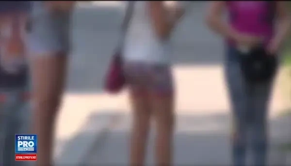 Fetita de 6 ani, batjocorita de iubitul mamei sale la indemnul acesteia. Explicatia data de vecini