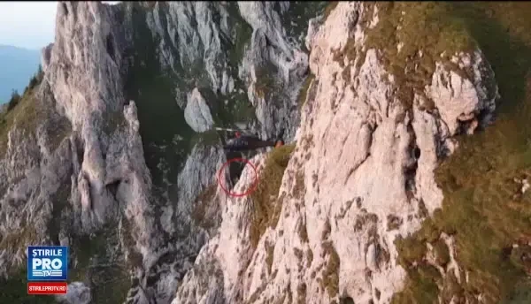 Interventie cu peripetii in Piatra Craiului. De ce nu a putut un elicopter SMURD sa salveze o turista dintr-o prapastie