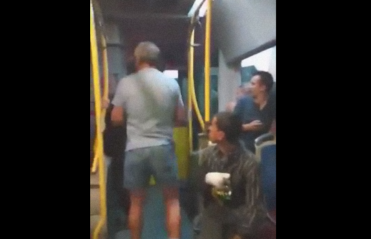 Scene incredibile intr-un autobuz din Suceava. Doi barbati s-au luat la bataie dupa ce s-au certat dintr-un motiv banal