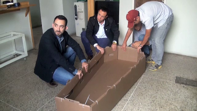 Si moartea a devenit prea scumpa in Venezuela. Sicrie de carton in locul celor din lemn, care costa cat 13 salarii minime