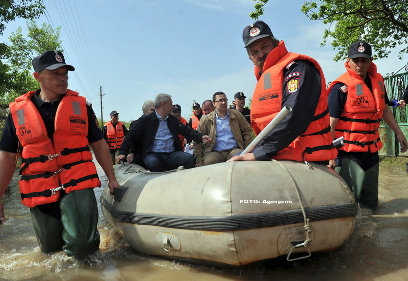 Liviu Dragnea, Victor Ponta in barca - AGERPRES