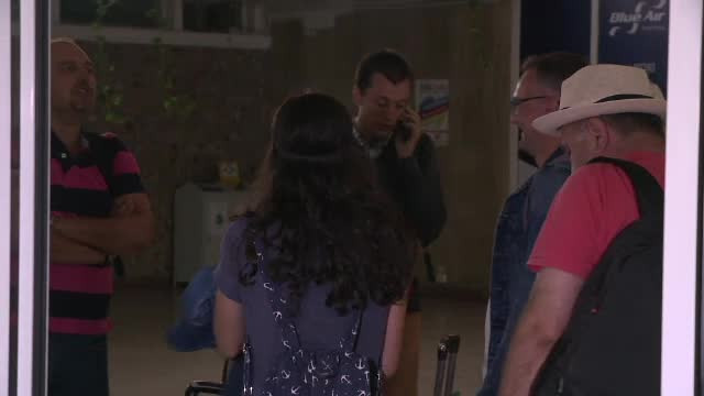 Clipe de groaza pentru pasagerii unui avion care trebuia sa aterizeze pe Otopeni. "Toti erau galbeni, nu puteau vorbi"