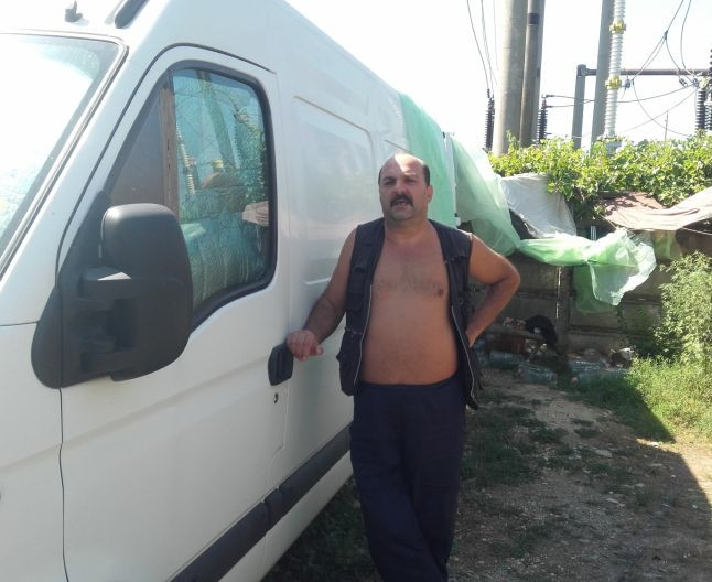 Si-a vandut apartamentul si a decis sa se mute intr-o duba. Cum arata acum viata lui Constantin Abas