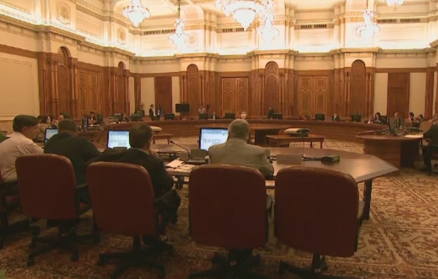 Calculatoare si laptopuri noi pentru deputati. Secretariatul General va plati pentru ele peste jumatate de milion de euro