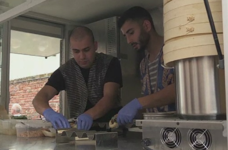 Concurs cu cei mai buni bucatari, la Copenhaga. Ingredientele neobisnuite ale celui mai bun hot dog din lume