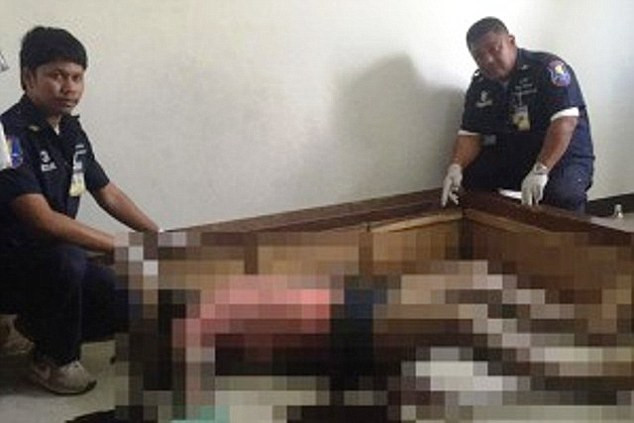 Au simtit un miros puternic in camera de hotel, iar a doua zi au avut un soc. Descoperirea macabra facuta sub pat