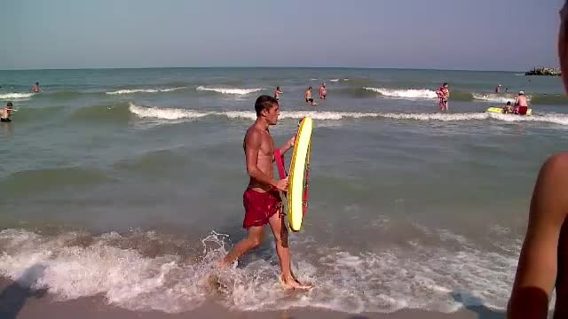 Trupurile tinerilor de 17 ani care s-au inecat pe litoral, aduse la suprafata. Cei doi ignorasera avertismentul salvamarilor