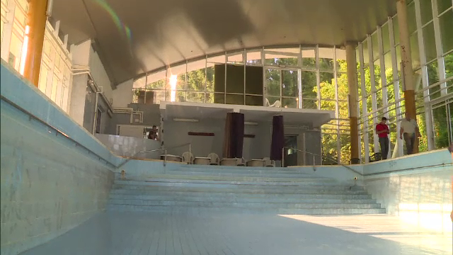 Sunt considerate "Izvoarele de aur" si atrag turisti din toata Europa. Surpriza pe care o au cei care ajung la Baile Olanesti