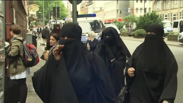 Germania a aprobat noua strategie de aparare. Valul islamic, interzis, mai multi bani pentru politie si armata obligatorie