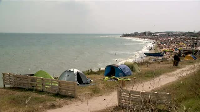 Cum arata in prezent o vacanta cu cortul pe litoral. Conditii ca la hotel, la pretul de 40 de lei pe zi
