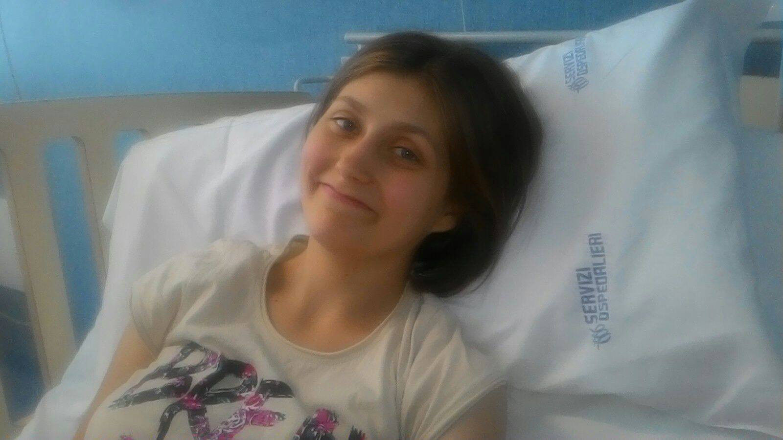 La doar 16 ani a fost diagnosticata cu leucemie, iar viata i s-a schimbat brusc. Cum o puteti ajuta sa traiasca