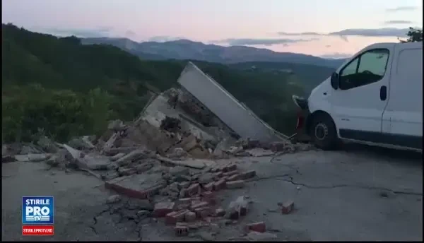 Oameni morti printre daramaturi si case distruse in totalitate. Imagini dramatice din Italia, din zonele afectate de seism