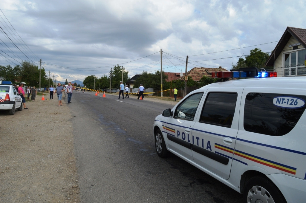 Doi morti dupa un accident grav in Neamt, provocat de un motociclist. Barbatul se angajase intr-o depasire riscanta