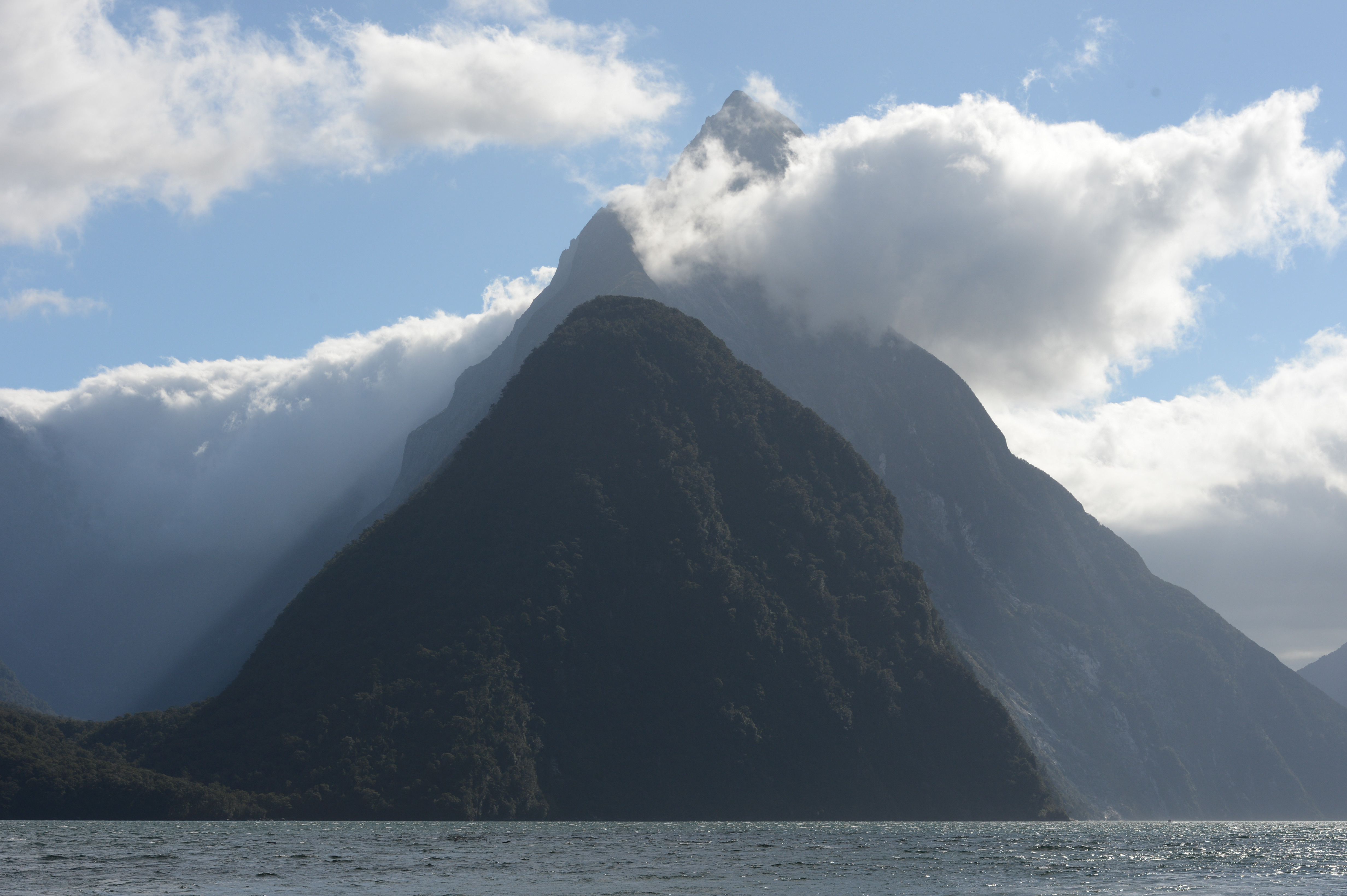 A ramas singura in munti, dupa ce sotul ei a cazut si a murit, si a supravietuit o luna. Cum au gasit-o salvamontistii