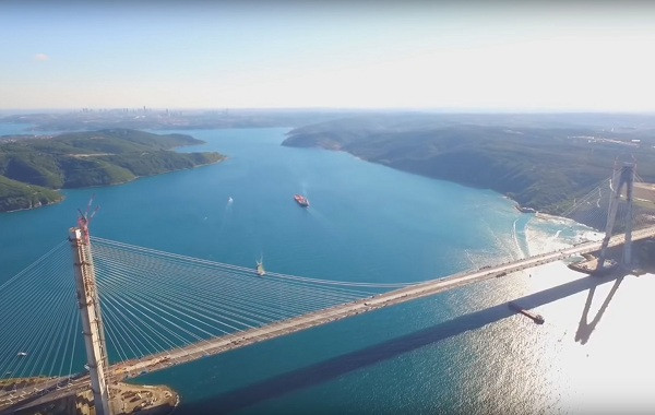 Turcii au inaugurat al treilea pod peste Bosfor, care leaga Europa de Asia. Cum arata gigantul de beton care bate recorduri