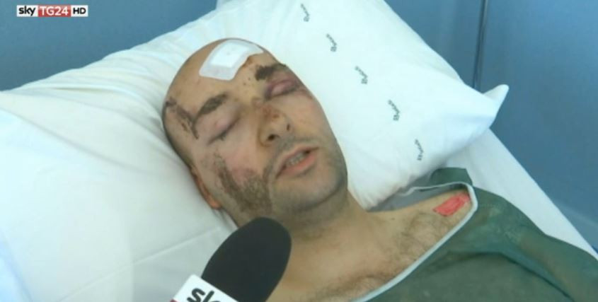 A fost ingropat sub ruine, in urma cutremurului din Italia, dar doi barbati l-au salvat cu mainile goale. "Nu puteam respira"