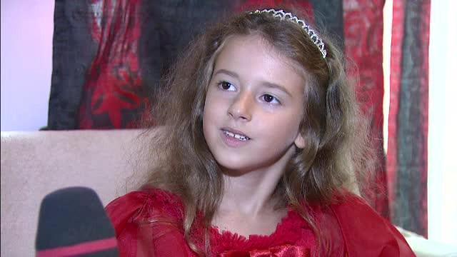 La numai 6 ani, o fetita din Romania va merge in Grecia sa se lupte pentru "Little Miss World". Ce spune mama Anastasiei