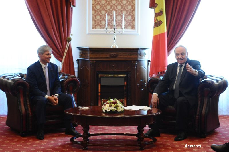 Vizita a premierului Dacian Ciolos in Republica Moldova. Investitiile promise de Guvernul roman