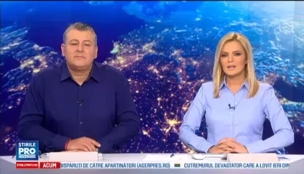 O groapa uriasa aparuta din senin intr-un trotuar a inghitit cativa pietoni. Momentul in care asfaltul s-a surpat, filmat