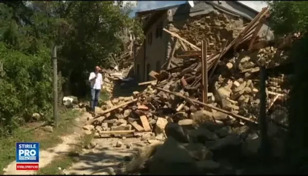 Povestile romanilor care traiesc in satele distruse de cutremur. Ne-au murit prietenii, nu mai avem nimic