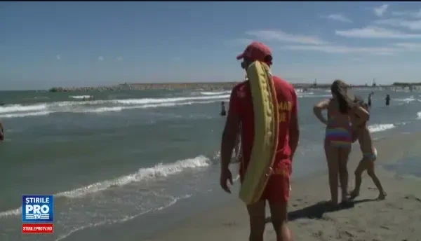 38 de oameni s-au inecat in acest sezon pe litoral. Turist: Cheltuiesc 20 de milioane sa stau in apa pana la glezne?!