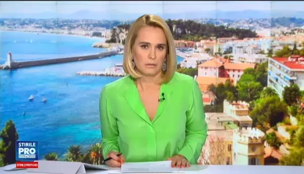 O femeie musulmana, obligata de politisti sa isi dea jos costumul burkini. Scenele surprinse pe plaja, in Nisa