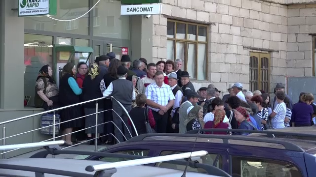 Metoda prin care doua angajate de la sucursala CEC Bank din Zlatna au furat sute de mii de euro. Pagubitii sunt disperati